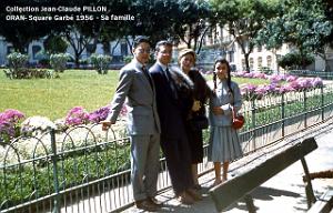 ORAN SQUARE GARBE